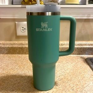 Stanley cup it was a gift in great condition. Teal/ish blue.
